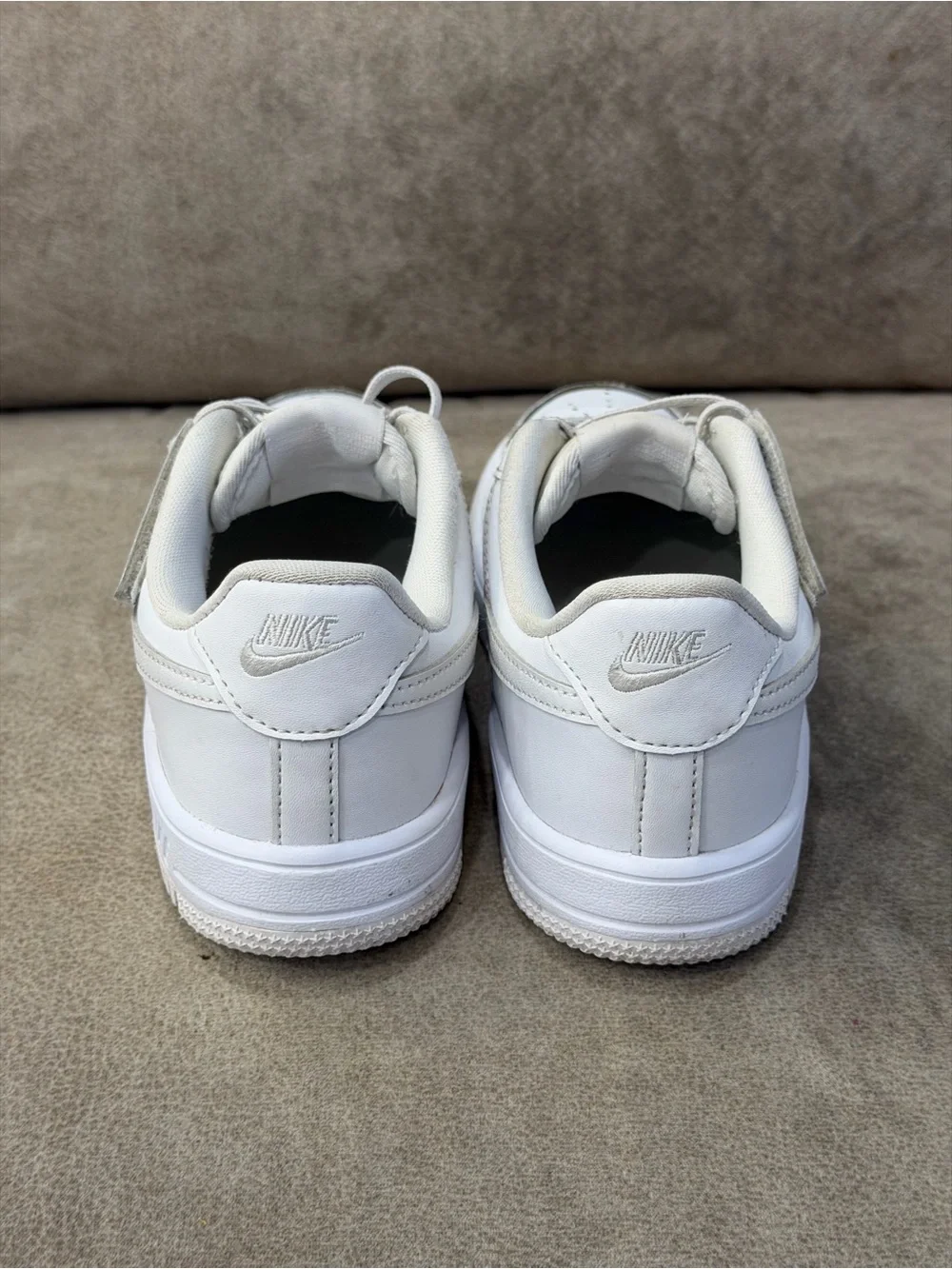Nike Force 1 Low EasyOn Triple White Kids Size 1.5Y FN0237-111